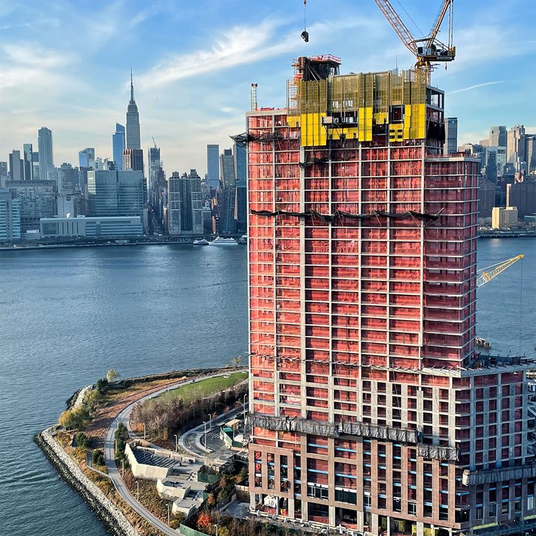 Looking at the NYC skyline from the East River. ( Photo Credit: Getty Images/Christopher O’Neill)